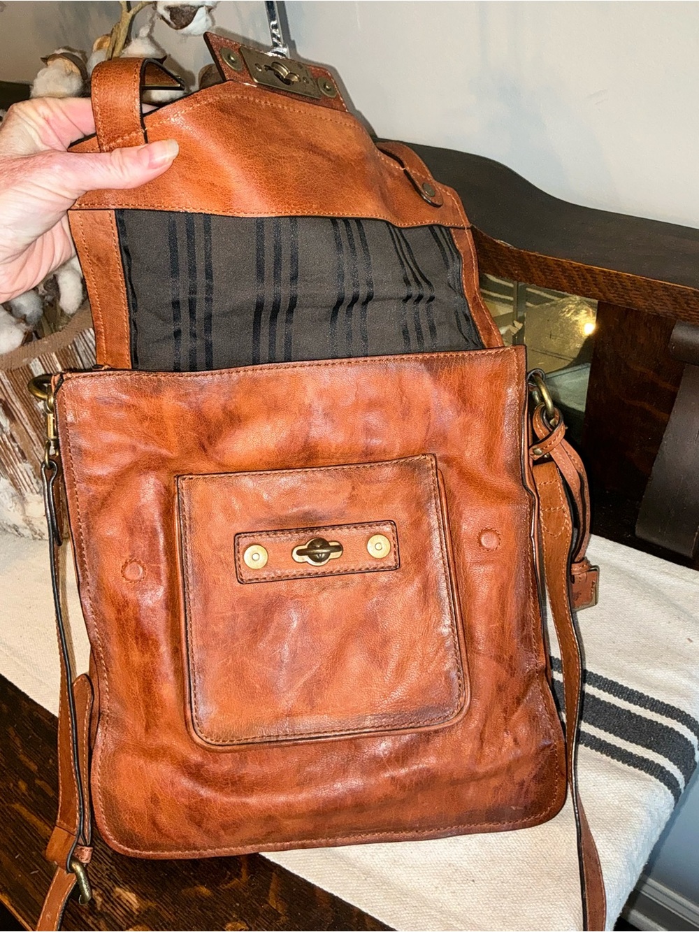 RARE Frye Leather Cameron Magazine Crossbody Bag Cognac Brown Retail $438 - Picture 10 of 12